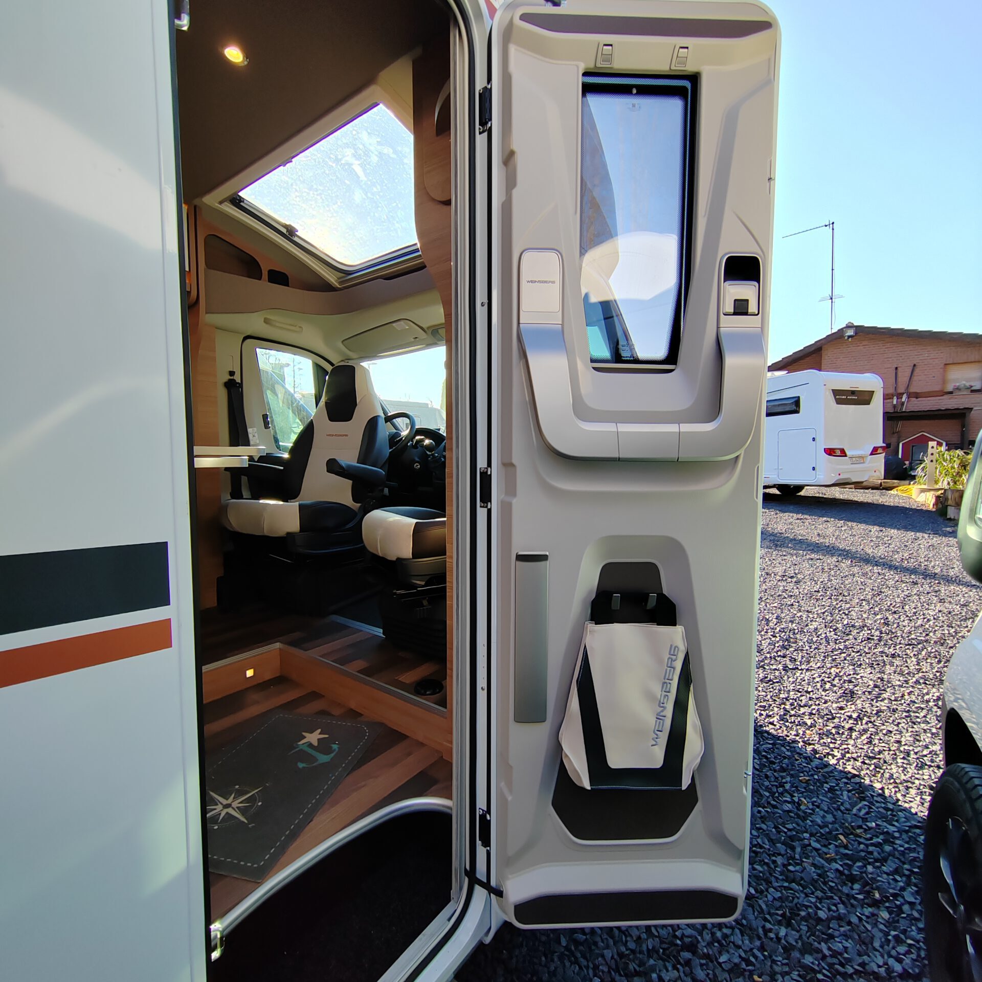 Komforttüre mit 2 Schließriegeln im Pepper 2